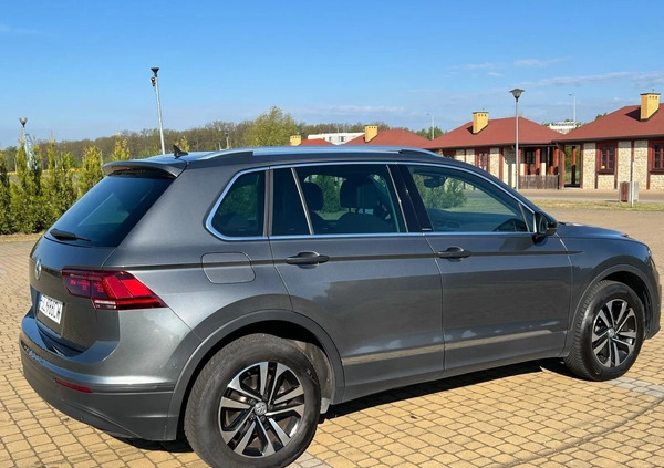 Volkswagen Tiguan cena 94700 przebieg: 102300, rok produkcji 2020 z Uniejów małe 232